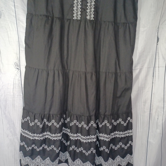 Draper James RSVP Geo Embroidered Short Sleeve Dress - Picture 4 of 15